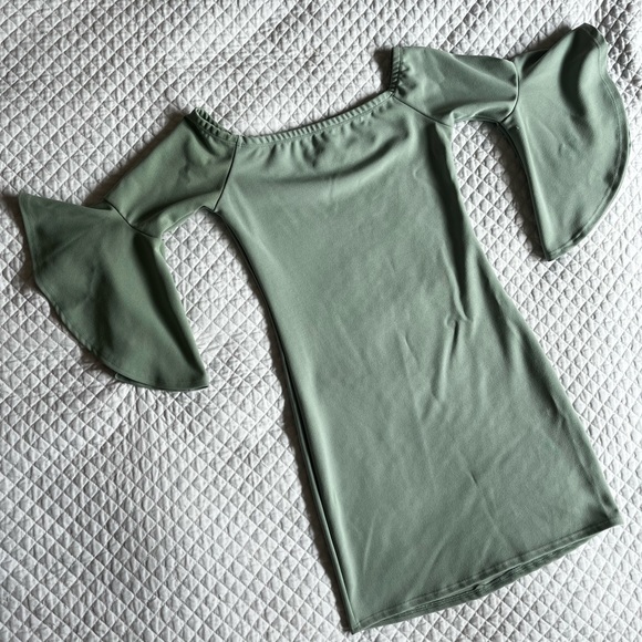 Flare sleeve mint dress - Picture 3 of 3